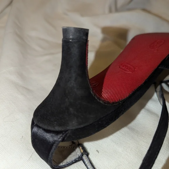 Manolo Blahnik Black Women's Shoe - Picture 4 of 10